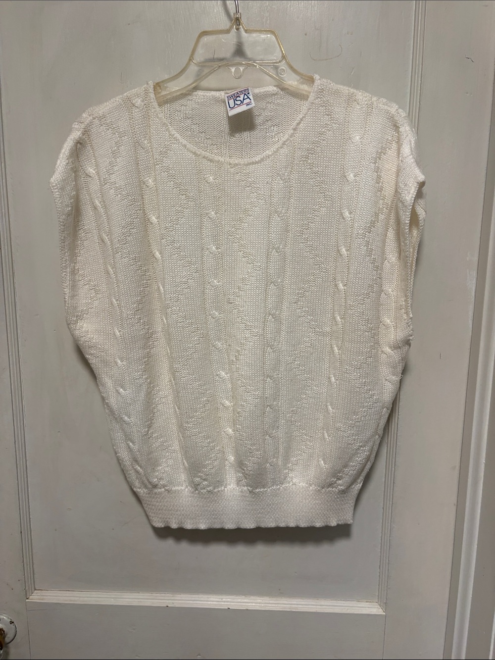 Vintage Sweaters USA Classic Cream Cable Knit Sleeveless Sweater